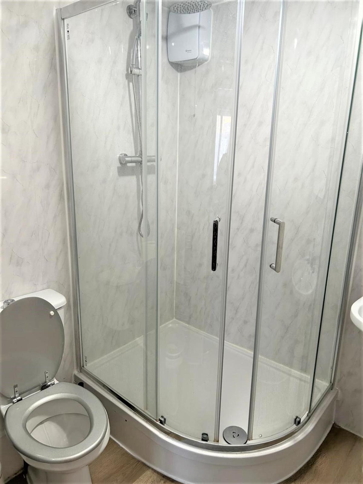 London Zone 2 Lovely 4 Bedroom Apartment - 3 Trowbridge Road Ngoại thất bức ảnh